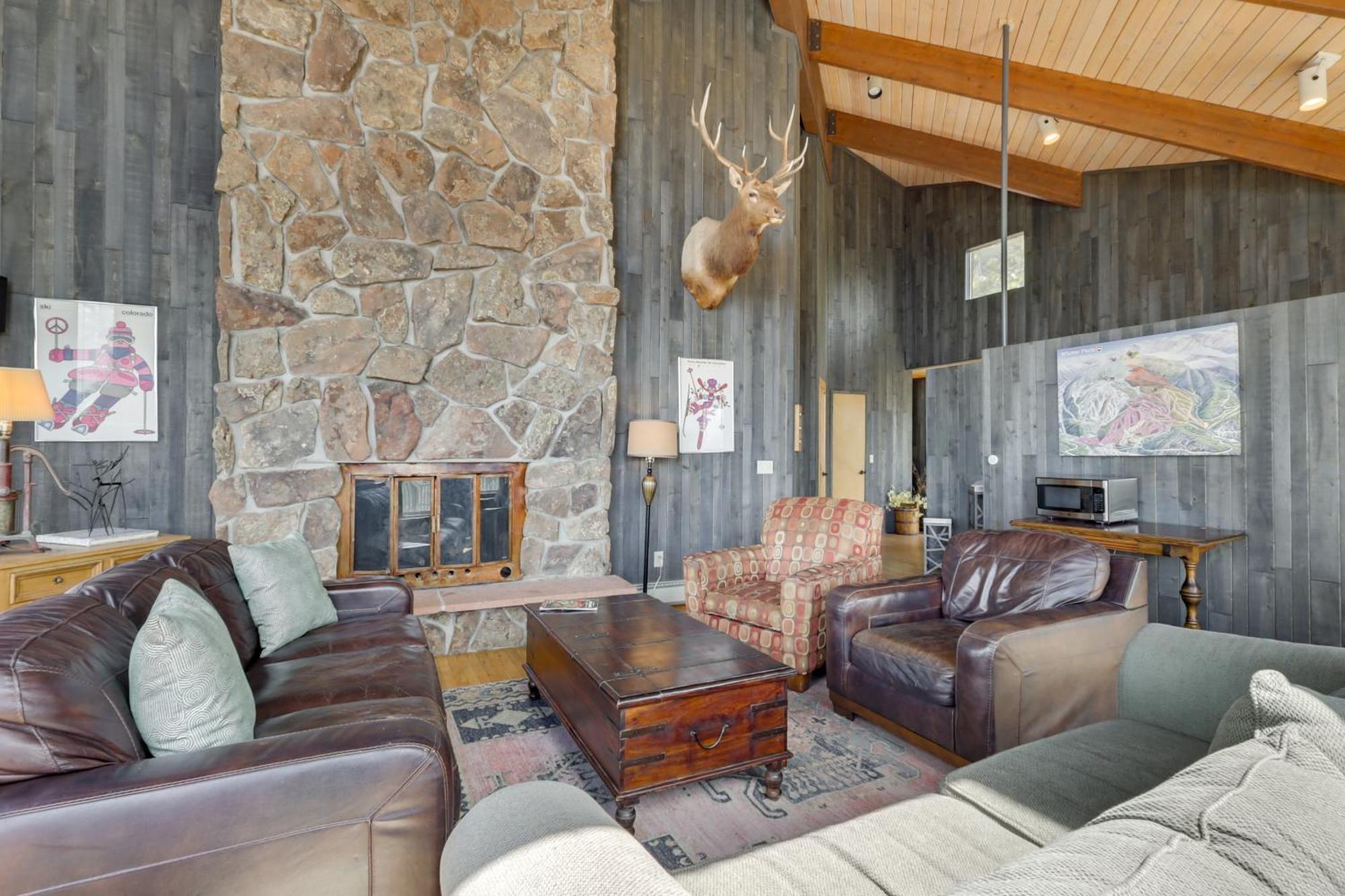 Panoramic Mountain-view Retreat With Hot Tub And Deck! Holiday home