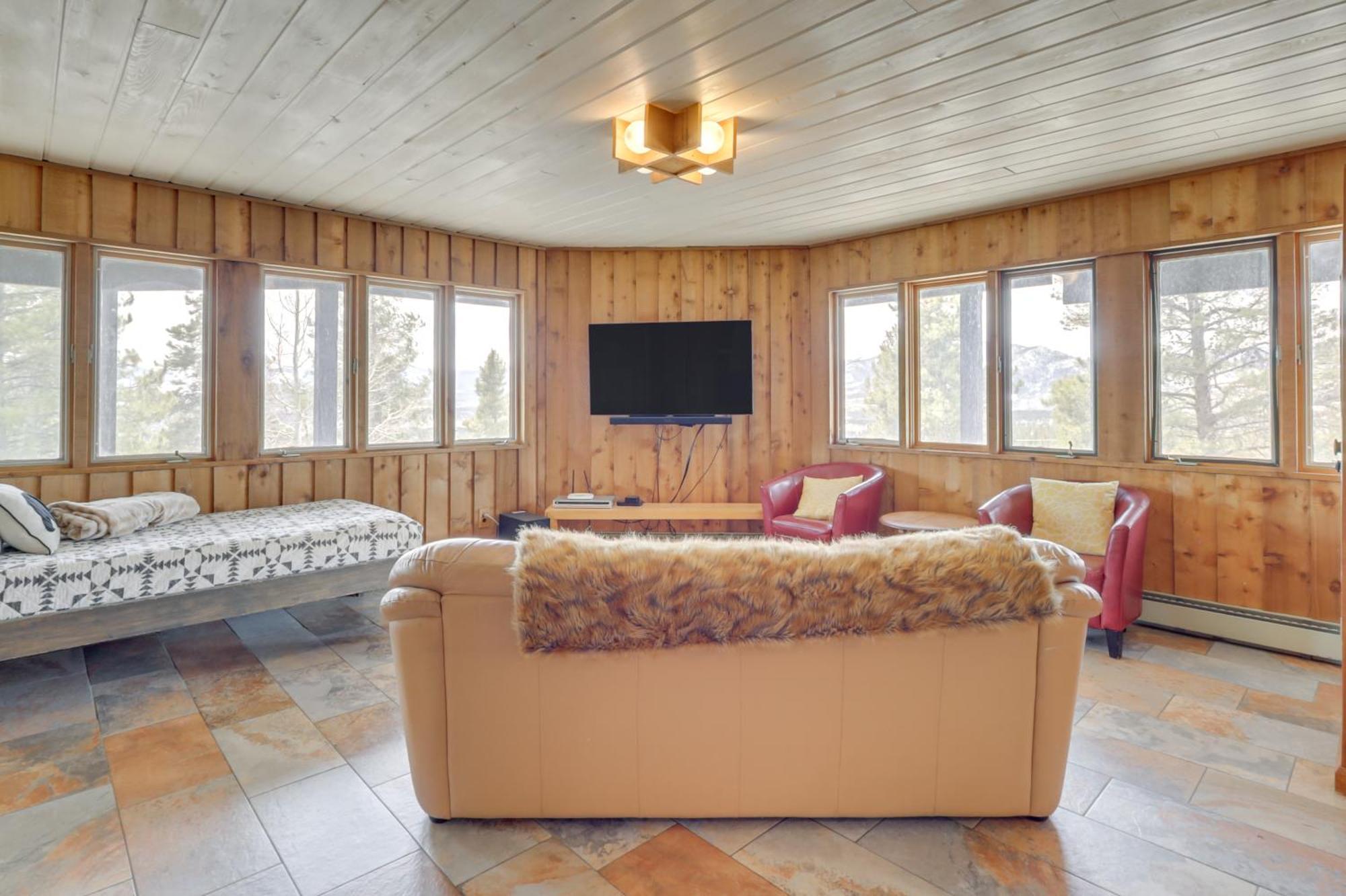 Panoramic Mountain-view Retreat With Hot Tub And Deck! Holiday home *