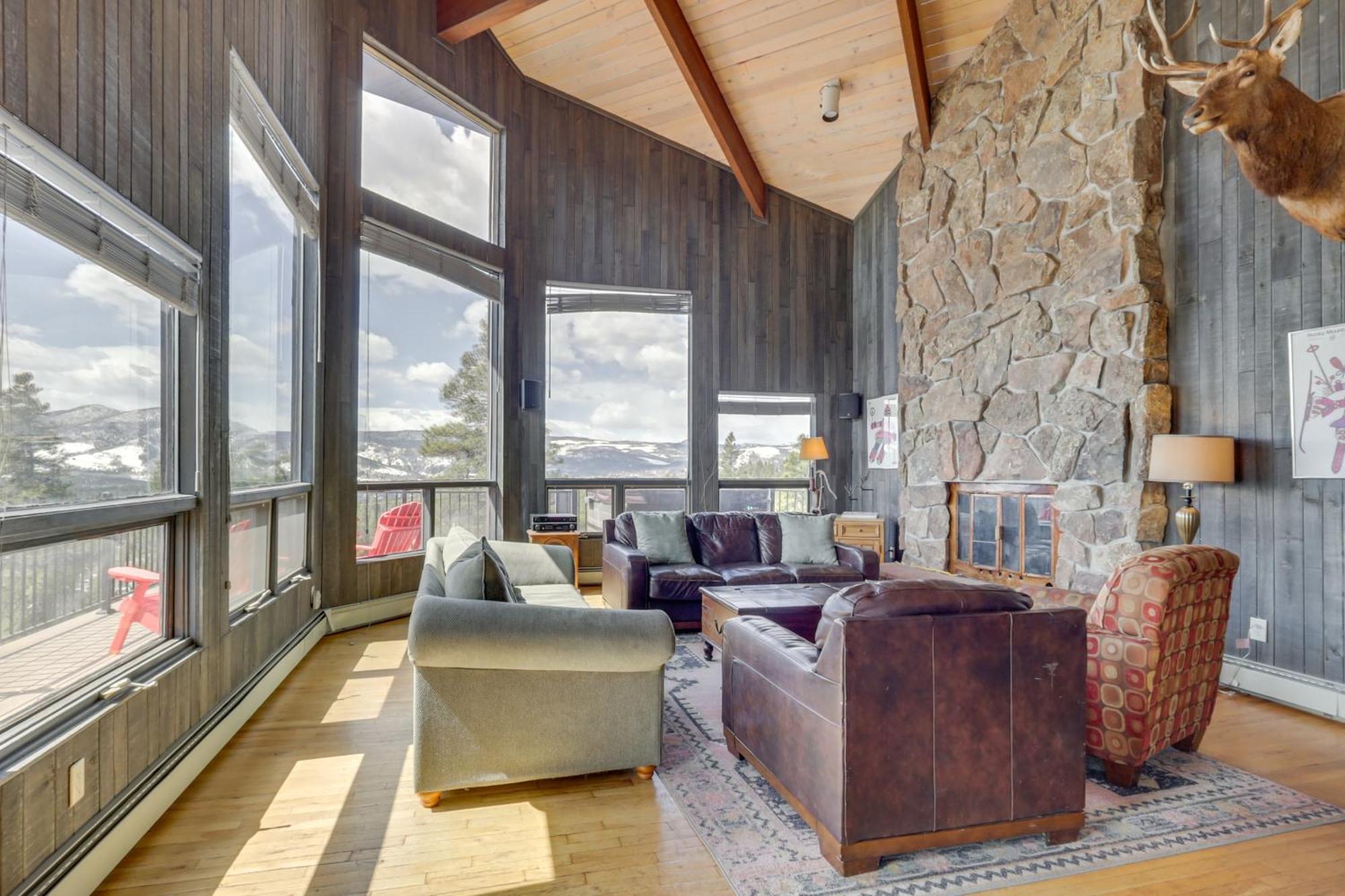 Panoramic Mountain-view Retreat With Hot Tub And Deck! Tabernash