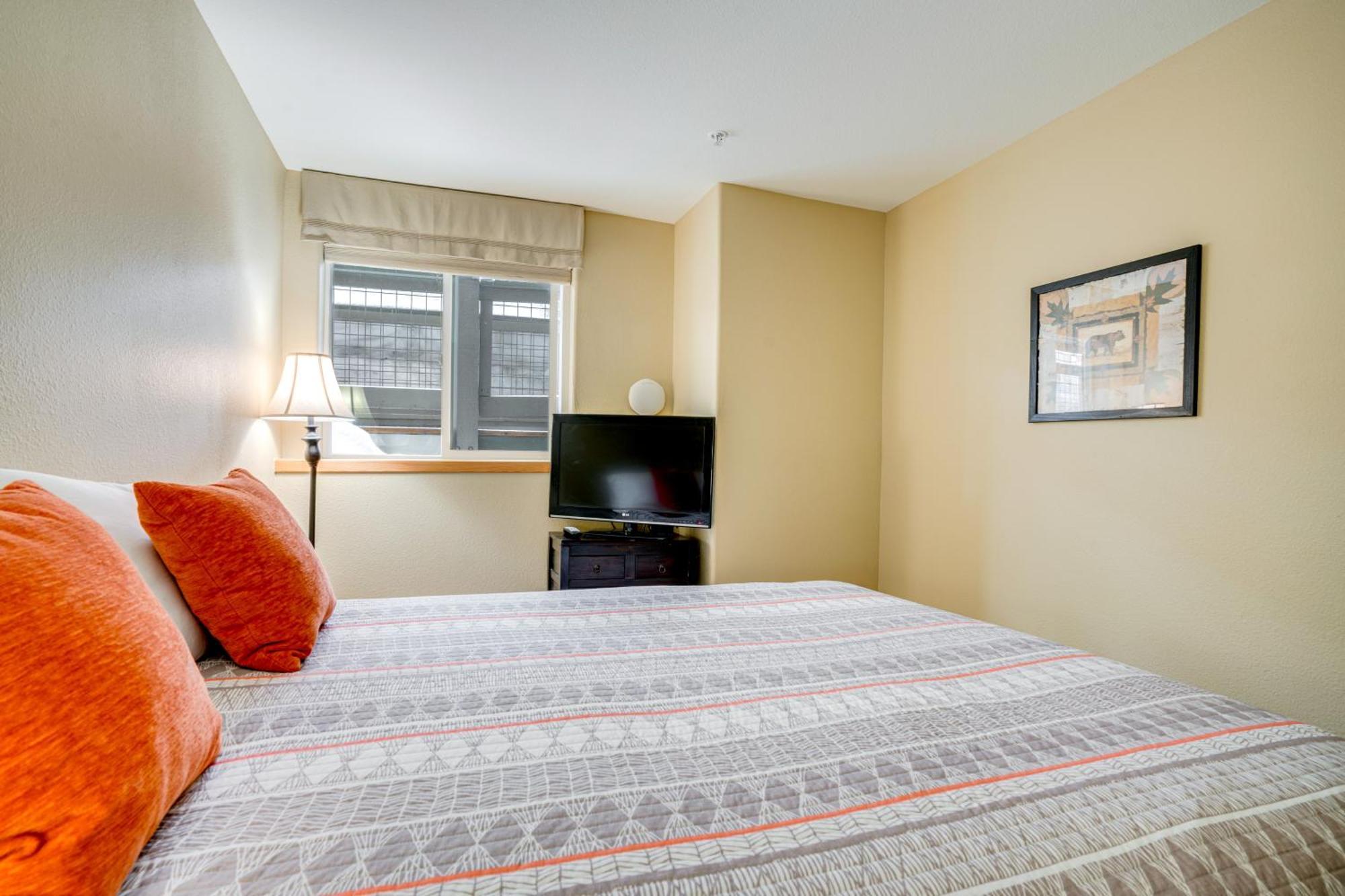 With Hot Tub And Trailhead Access! Silverthorne