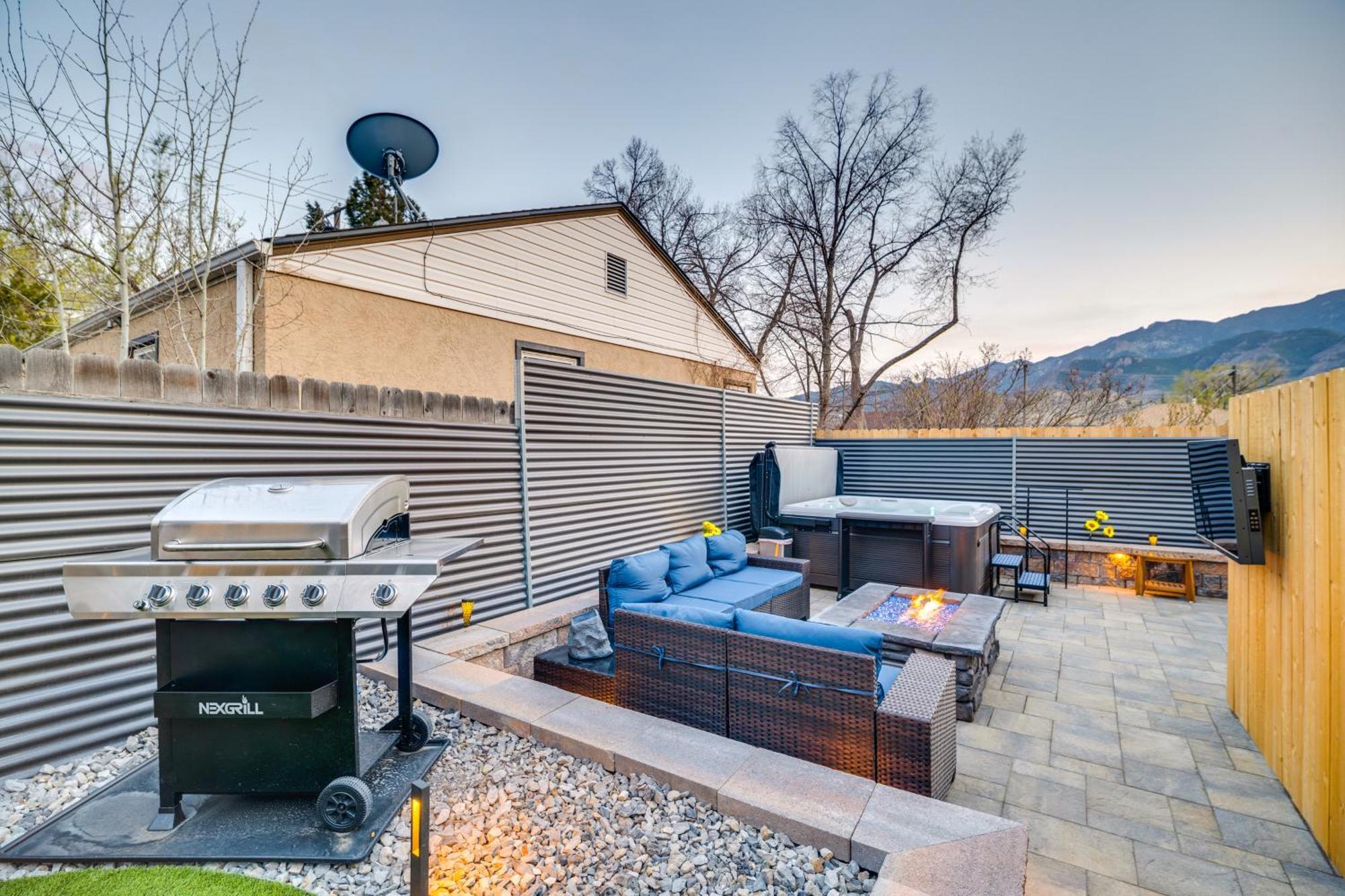 With Private Hot Tub * Colorado Springs