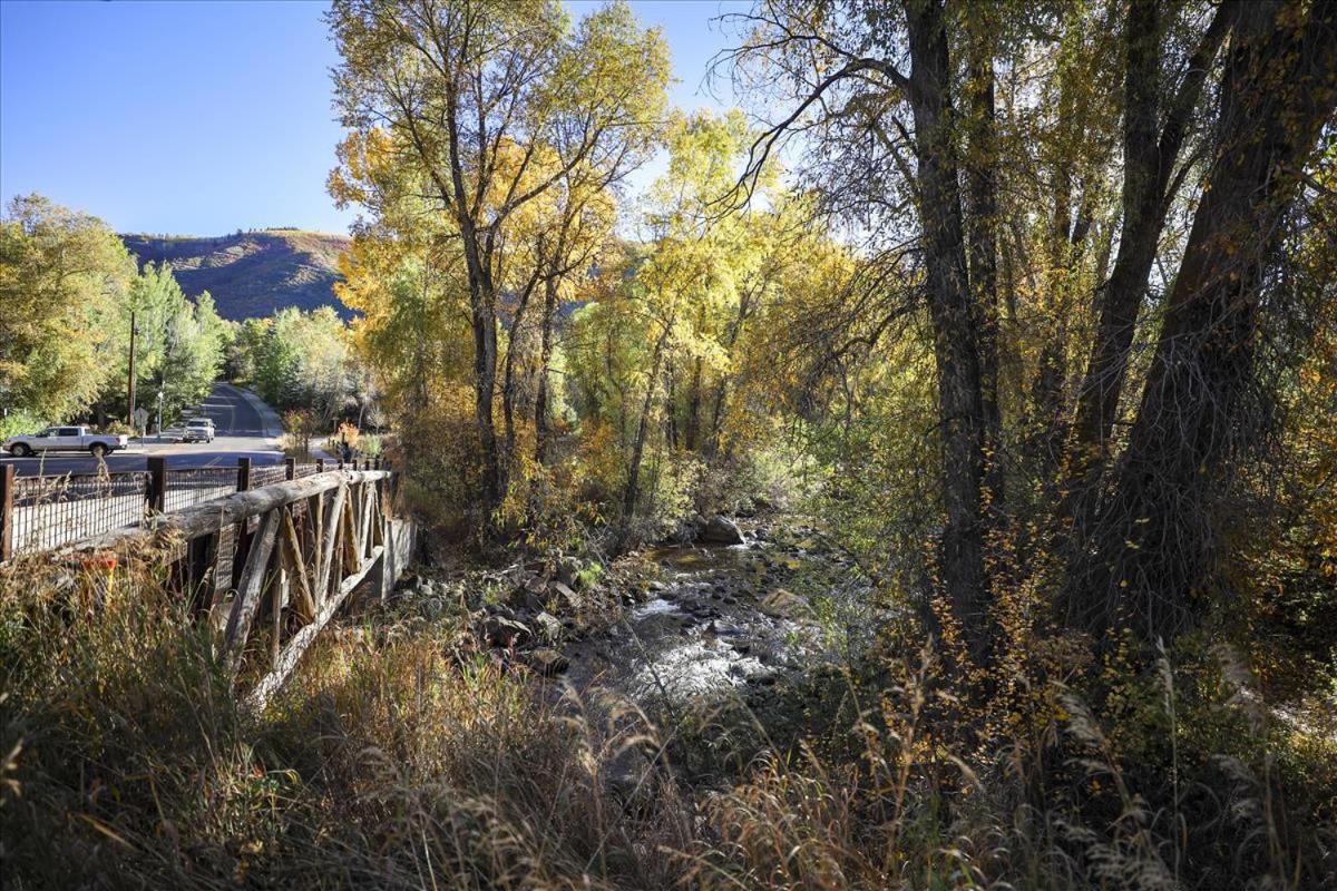 Top-floor Downtown With Stunning Views * Aspen