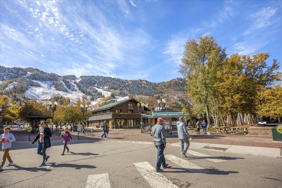 Top-floor Downtown With Stunning Views Aspen