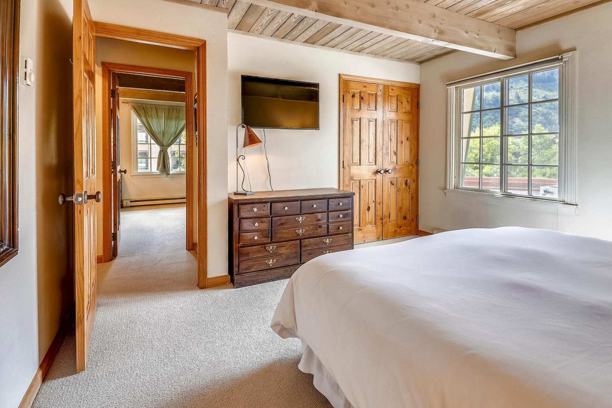 Top-floor Downtown With Stunning Views