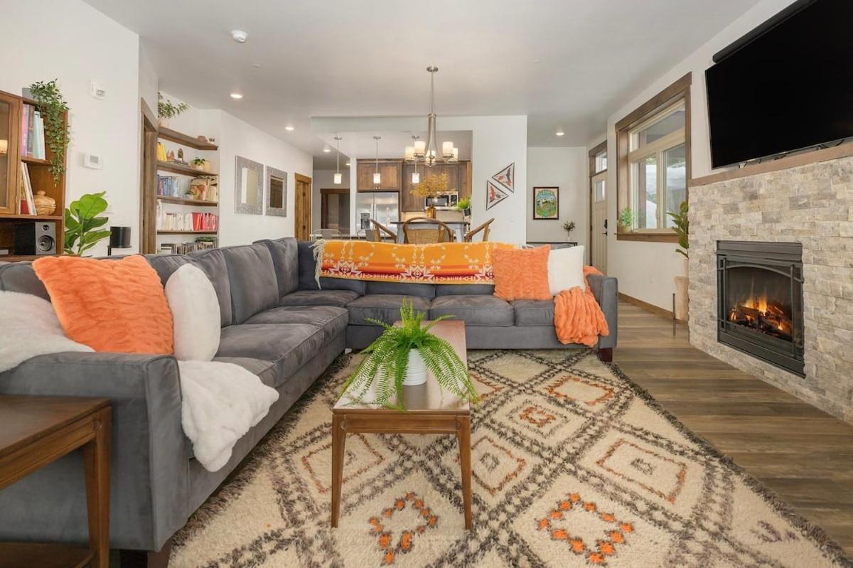 448 Cranmer Unit 103