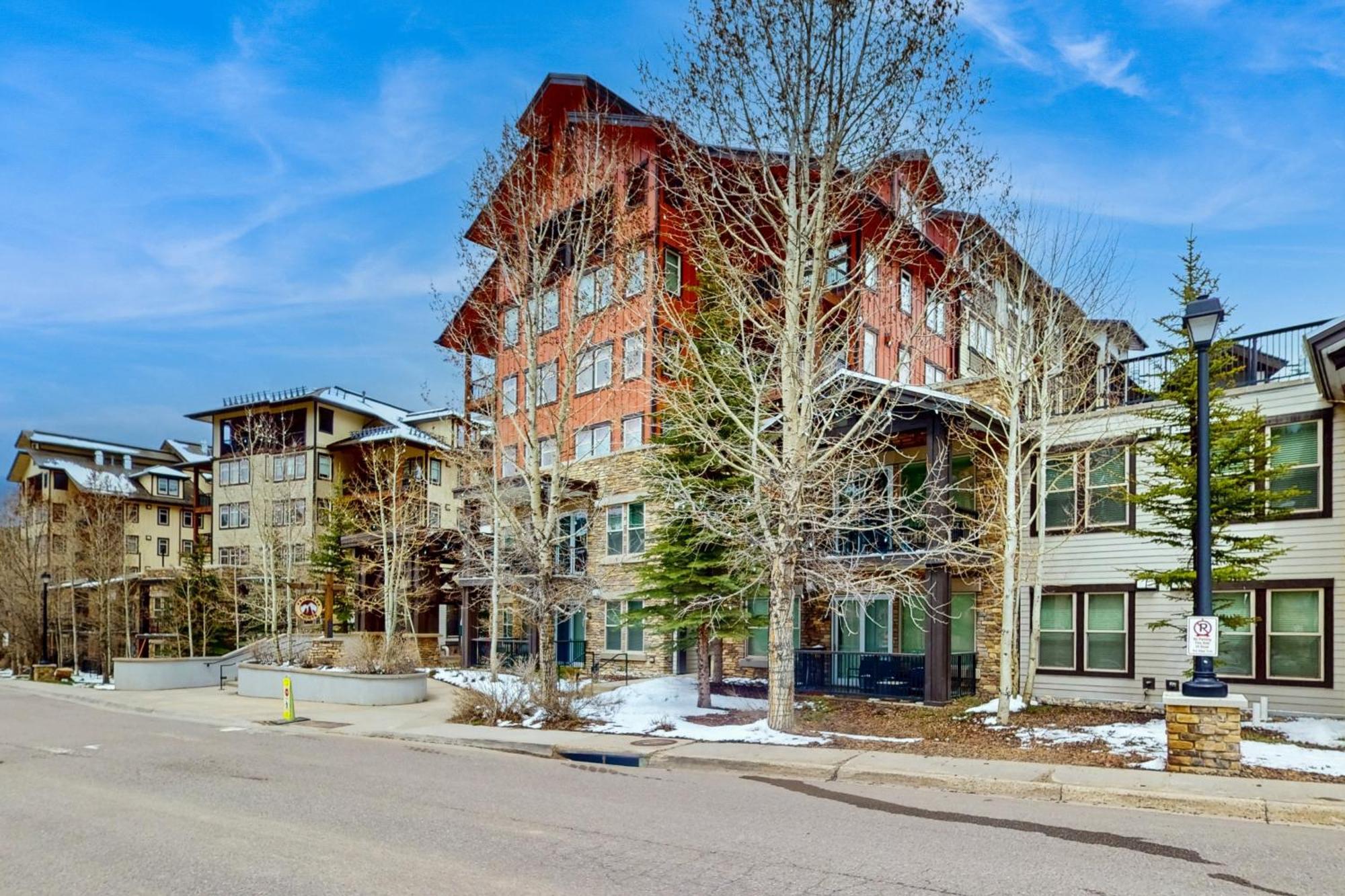 Ski-in Ski-out Modern Mountain Hotel *