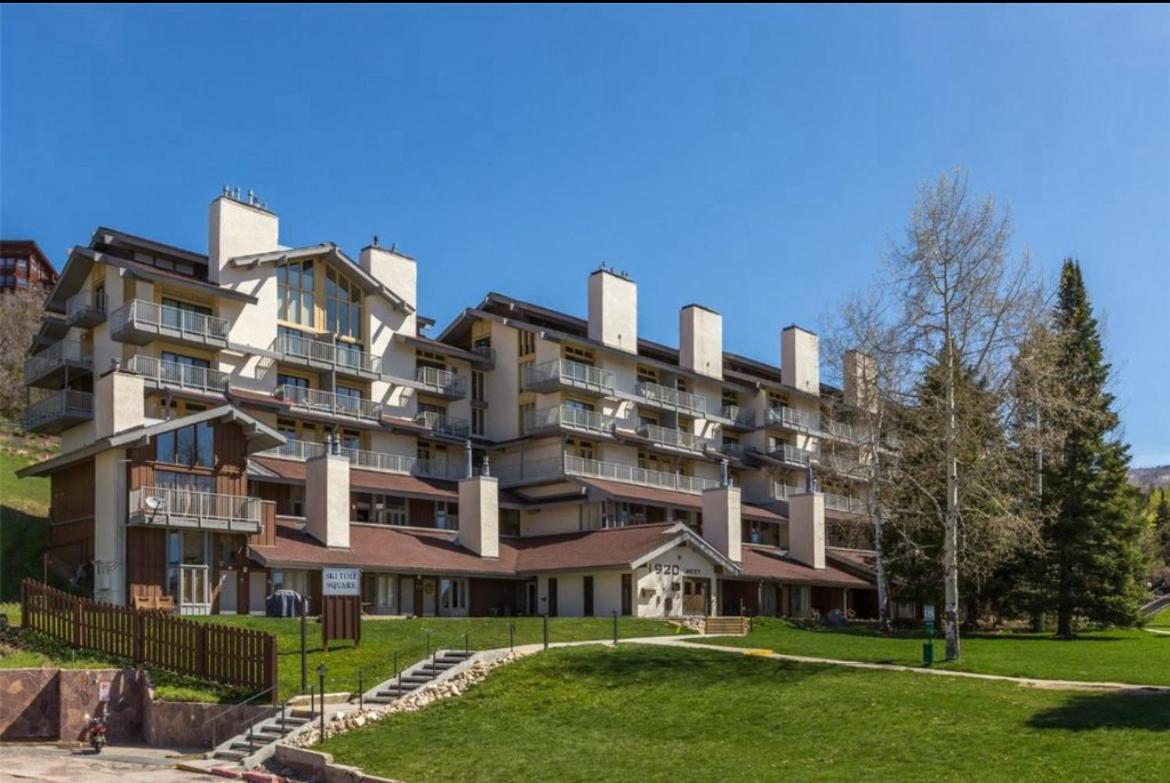 Holiday home At The Base - Walk To Gondola & Dining!