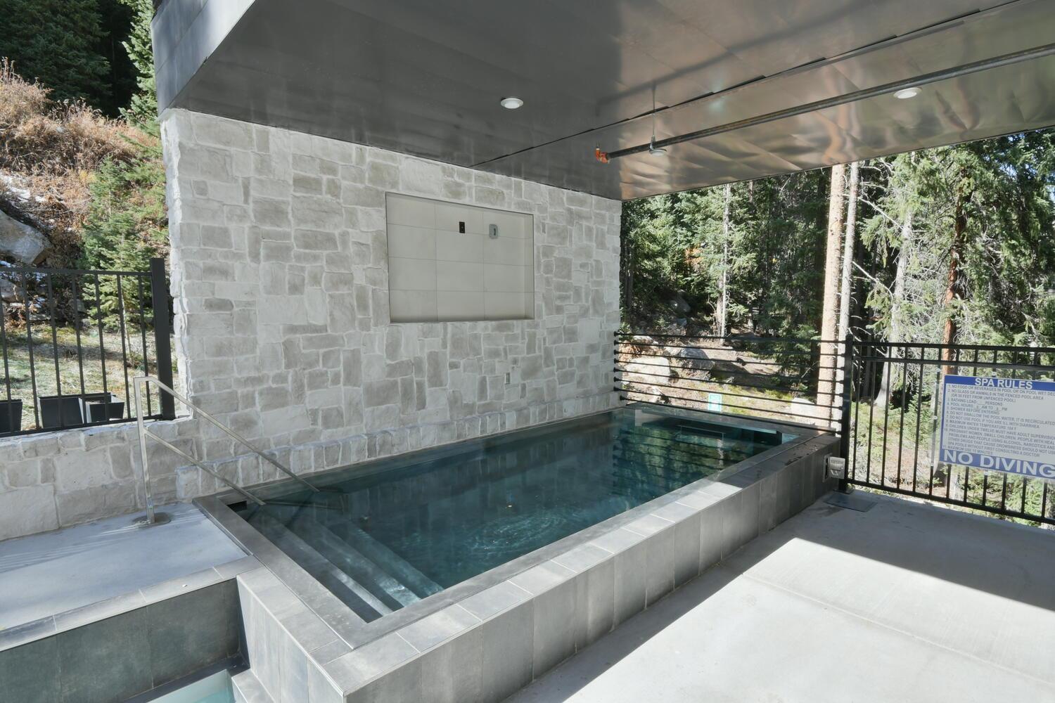 New In Out Luxury Loft 102 I Hot Tub I Gym I Views I Price I Free Adventures Daily *
