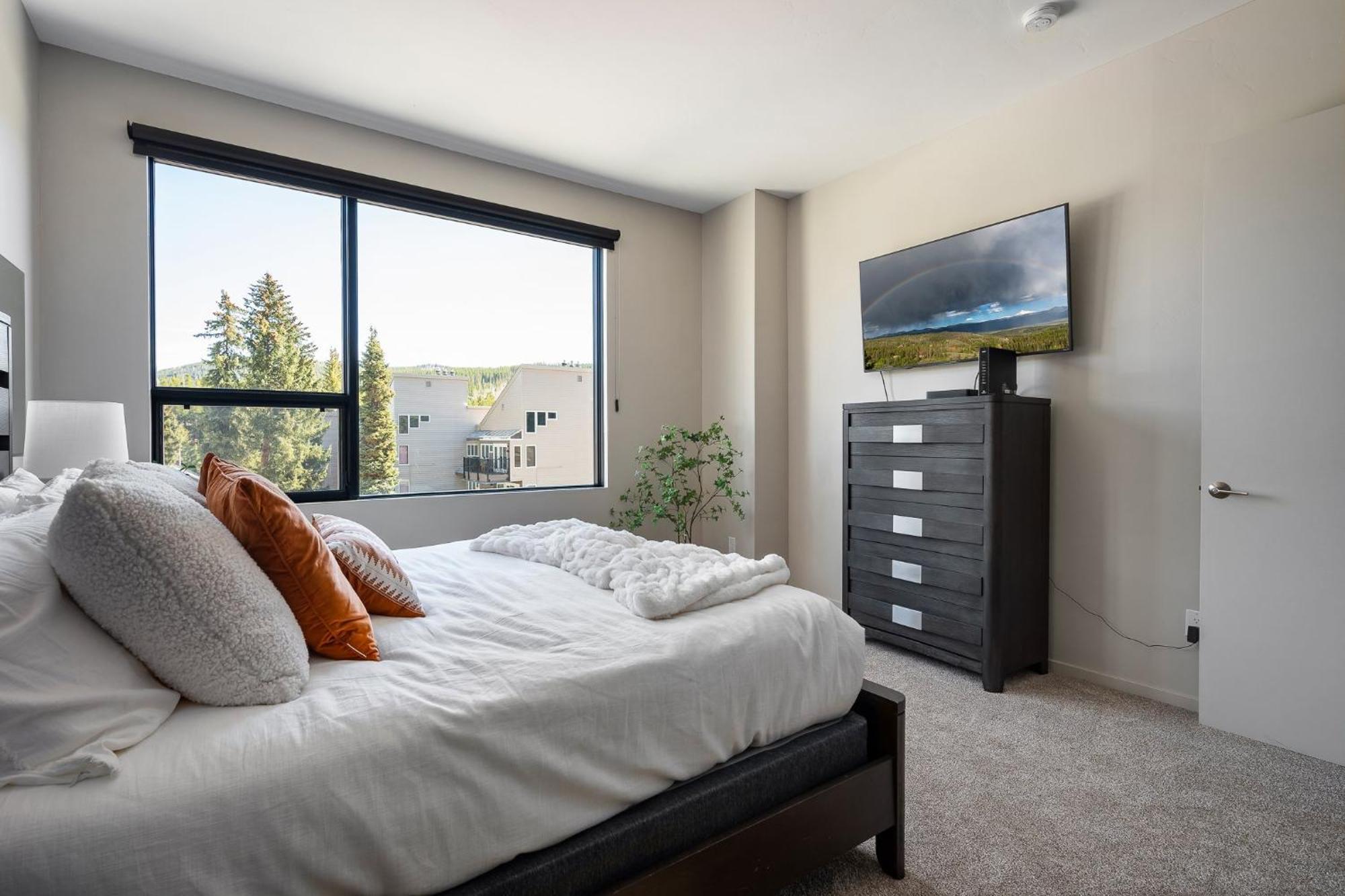 New In Out Luxury Loft 102 I Hot Tub I Gym I Views I Price I Free Adventures Daily Holiday home