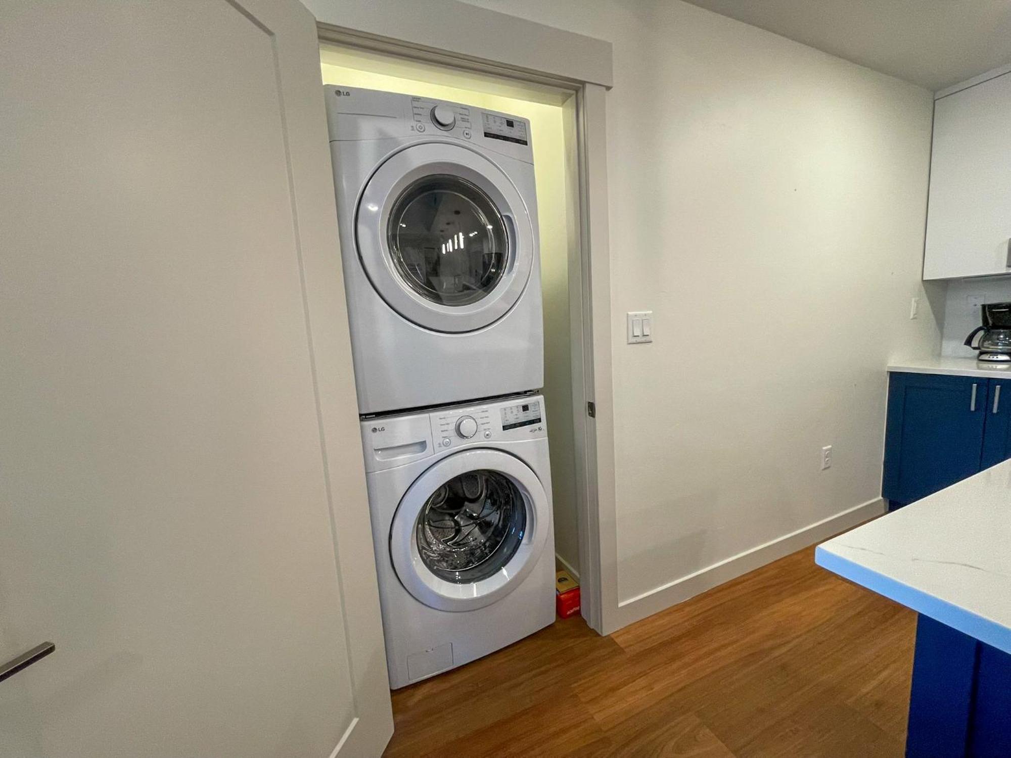 New Luxury Condo 3303 I Hot Tub I Ac I Great Views I Best Price I Free Adventures Daily Holiday home *