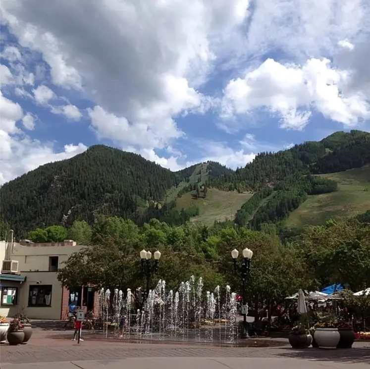Ac, Updated 4 Bedroom 4-5 Ba Townhouse, Pool Aspen