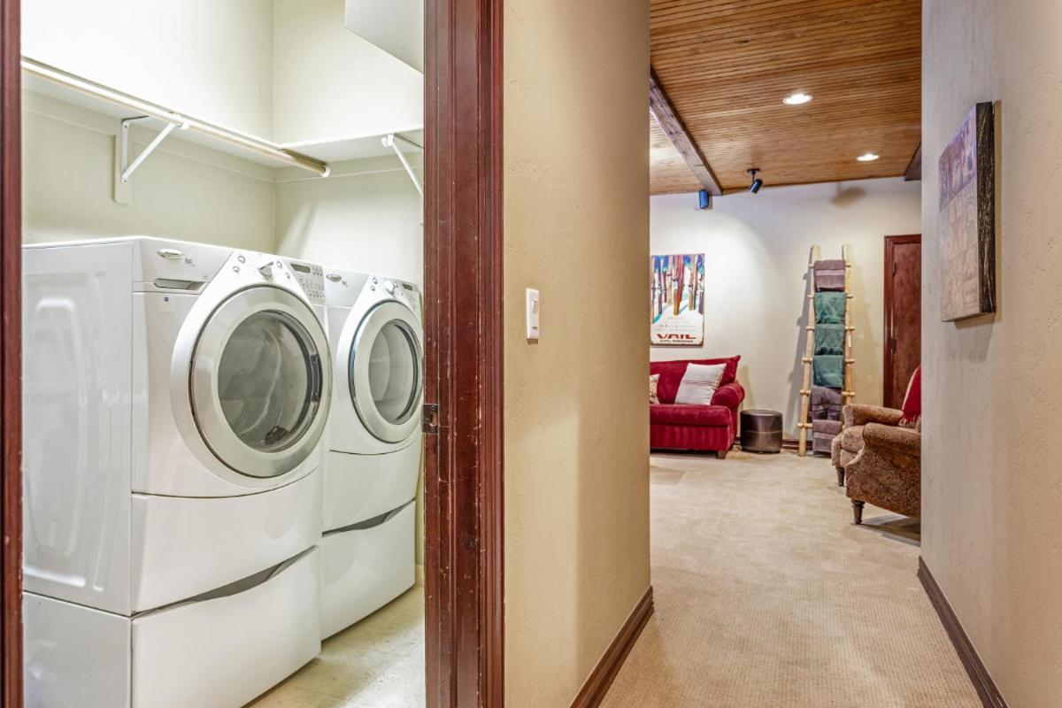 Private Hot Tub, Luxurious & Large With 3 Living Rooms, Convenient To Free Bus Holiday home Vail