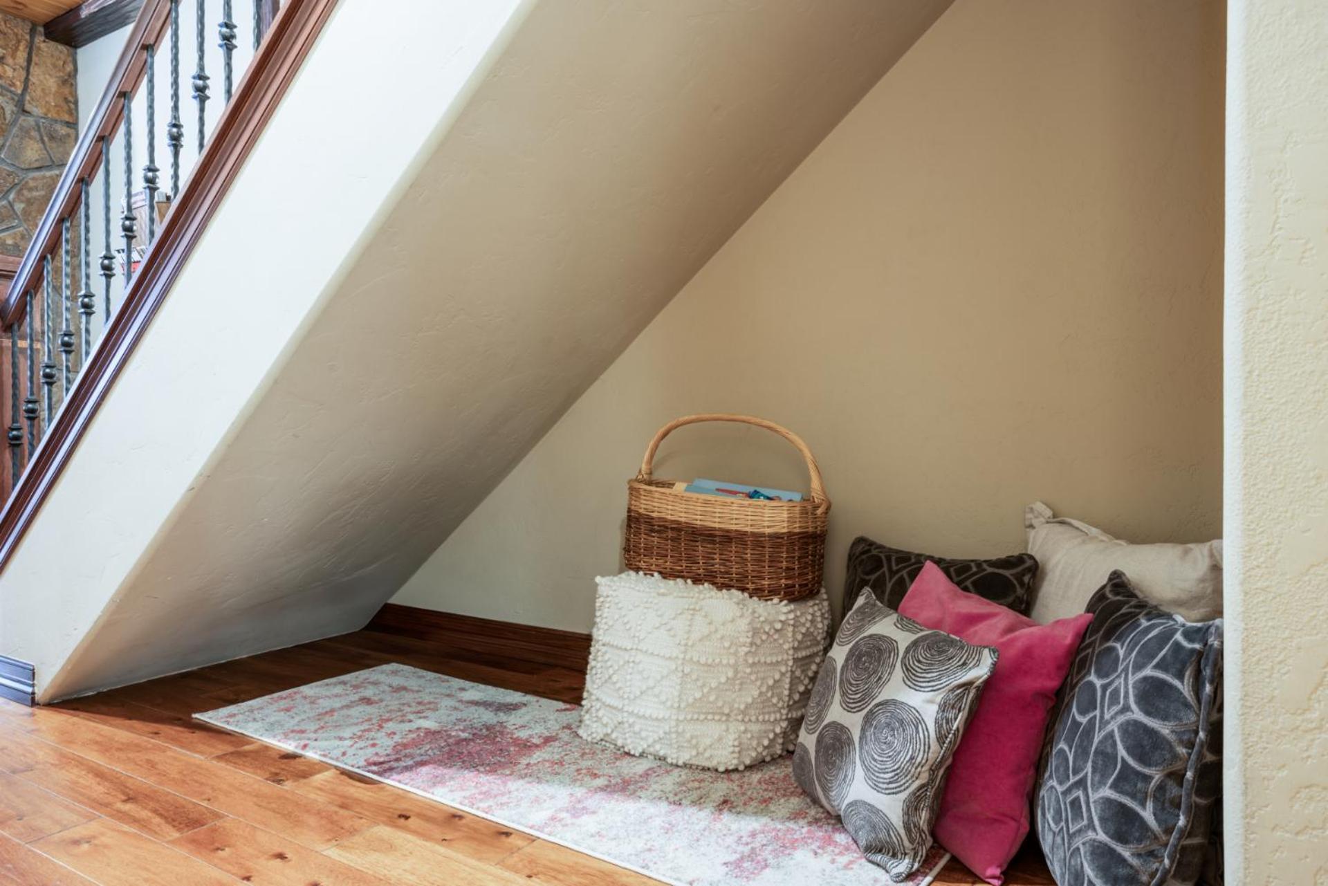 Holiday home Private Hot Tub, Luxurious & Large With 3 Living Rooms, Convenient To Free Bus Vail
