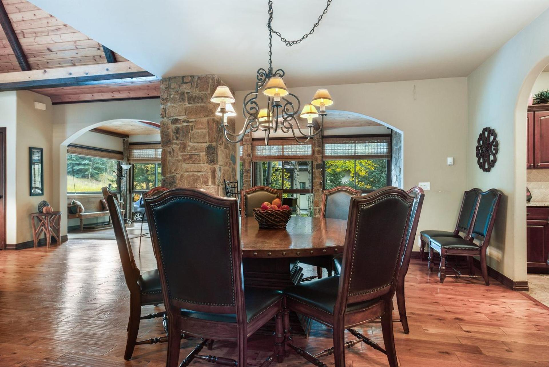 Holiday home Private Hot Tub, Luxurious & Large With 3 Living Rooms, Convenient To Free Bus Vail