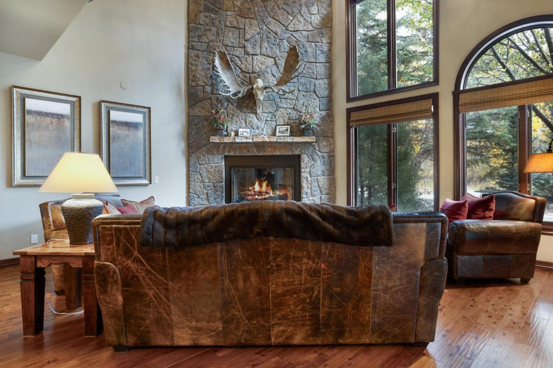 Private Hot Tub, Luxurious & Large With 3 Living Rooms, Convenient To Free Bus Vail