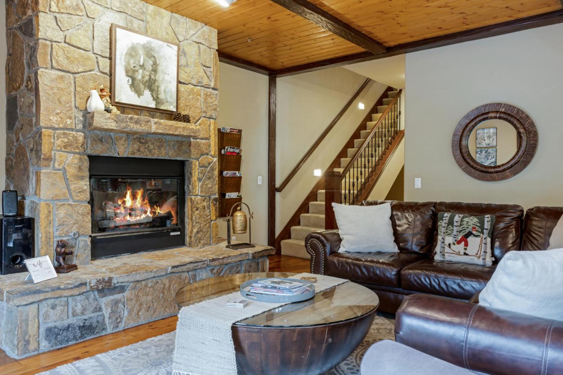 Private Hot Tub, Luxurious & Large With 3 Living Rooms, Convenient To Free Bus Vail