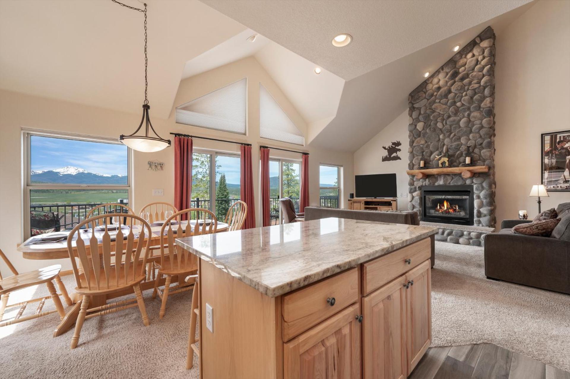 Private Garage, Washer And Dryer, Amazing Views Of Byers Peak, Pet Friendly Holiday home *