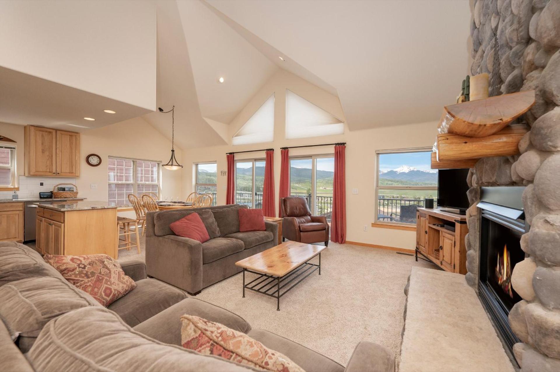 Holiday home Private Garage, Washer And Dryer, Amazing Views Of Byers Peak, Pet Friendly *