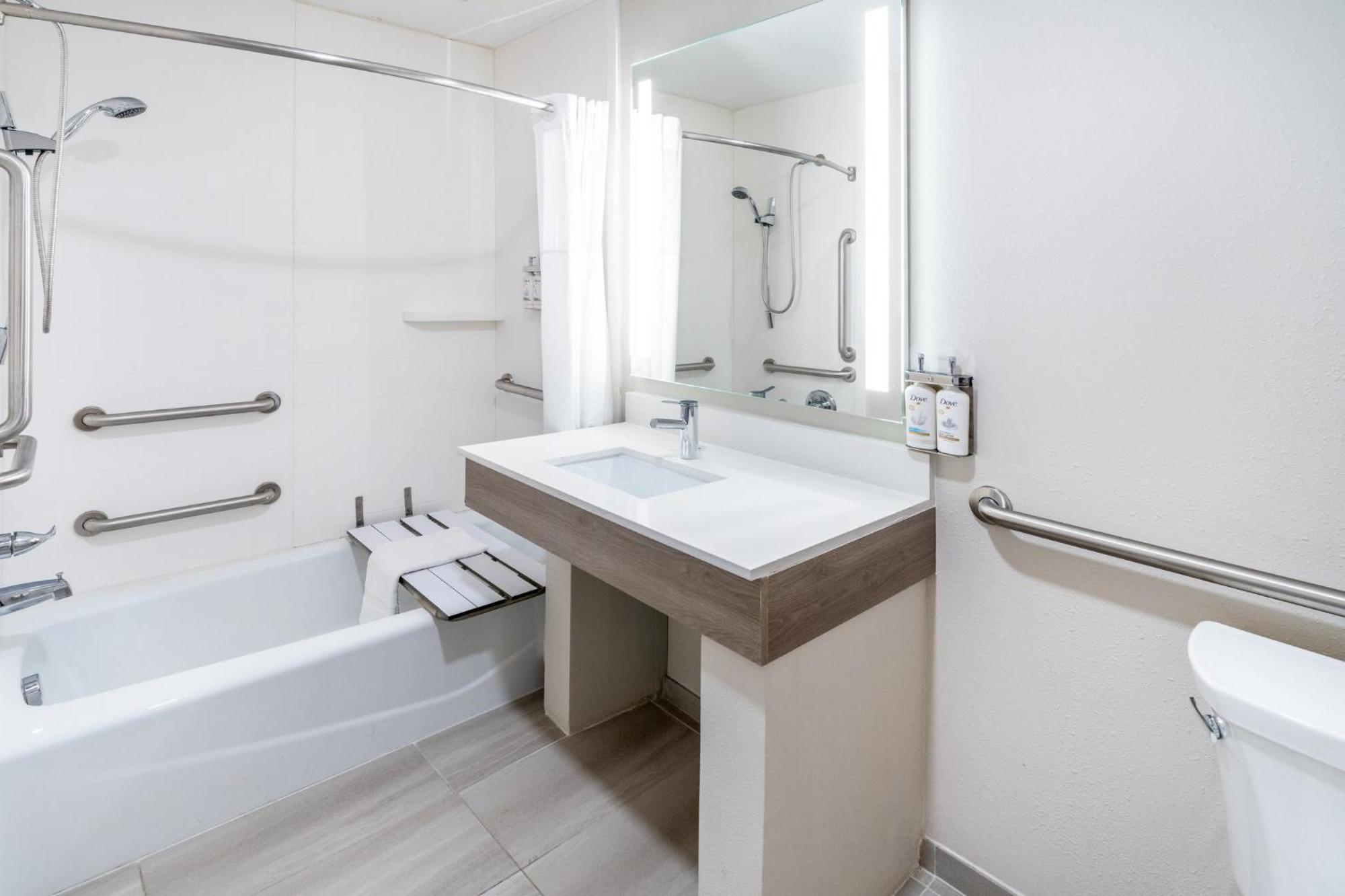 Express & Denver North - By Ihg Hotel Thornton