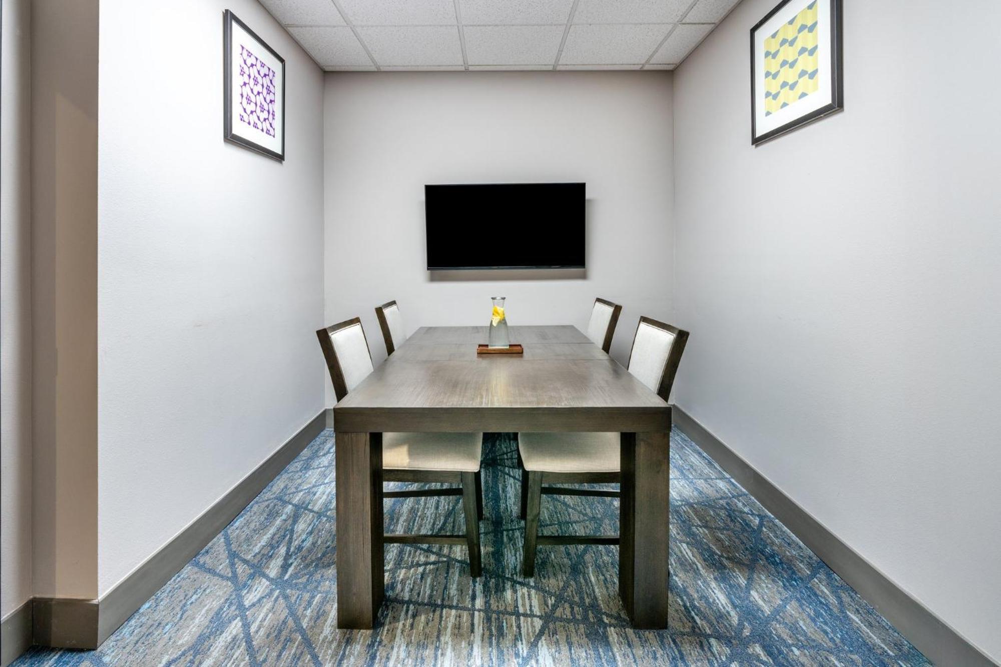 Express & Denver North - By Ihg Thornton