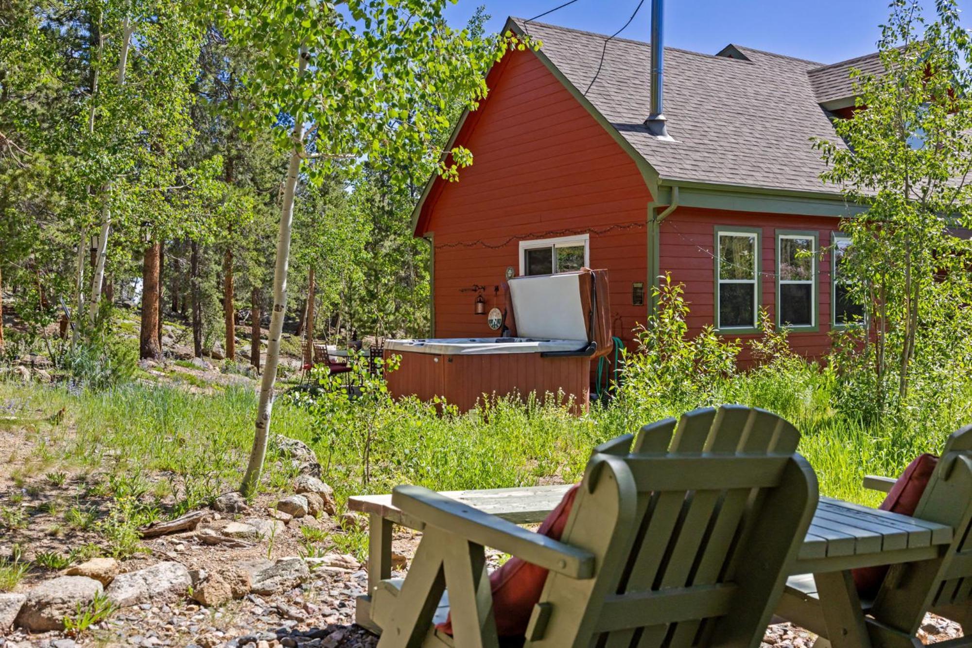Arapaho Forest W Hot Tub + Trail Access Holiday home