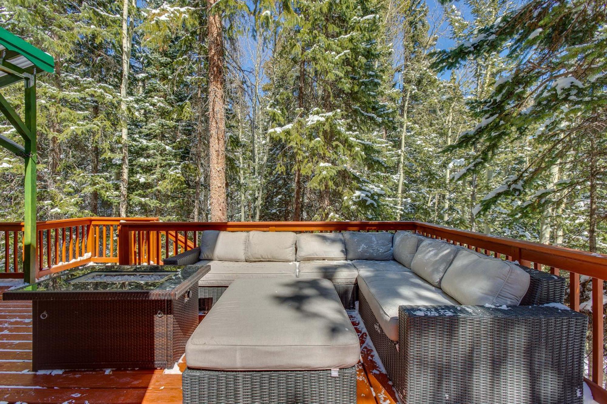 With Hot Tub On Half Acre! Holiday home *