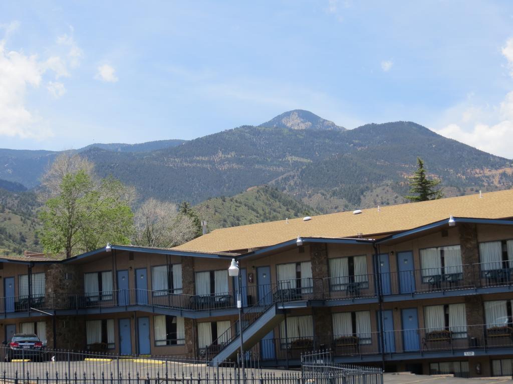 Silver Saddle Motel 2*
