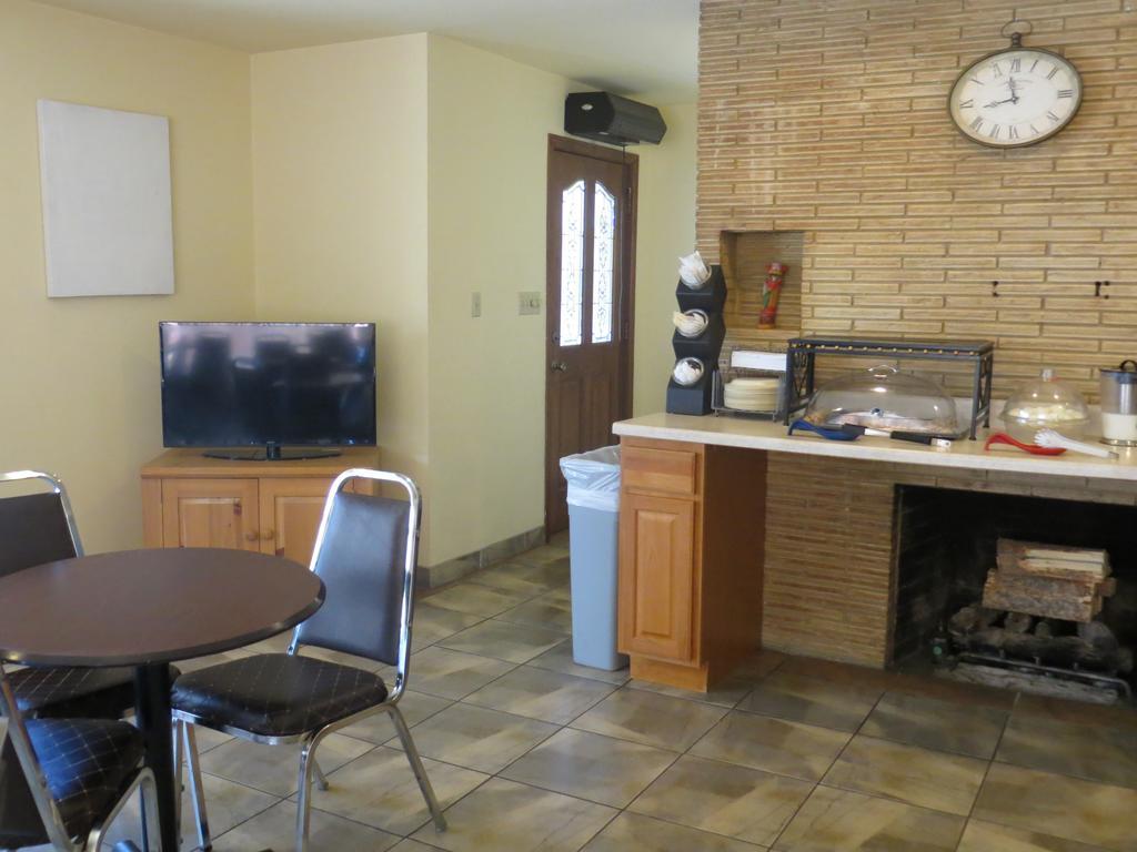 Silver Saddle Motel 2*