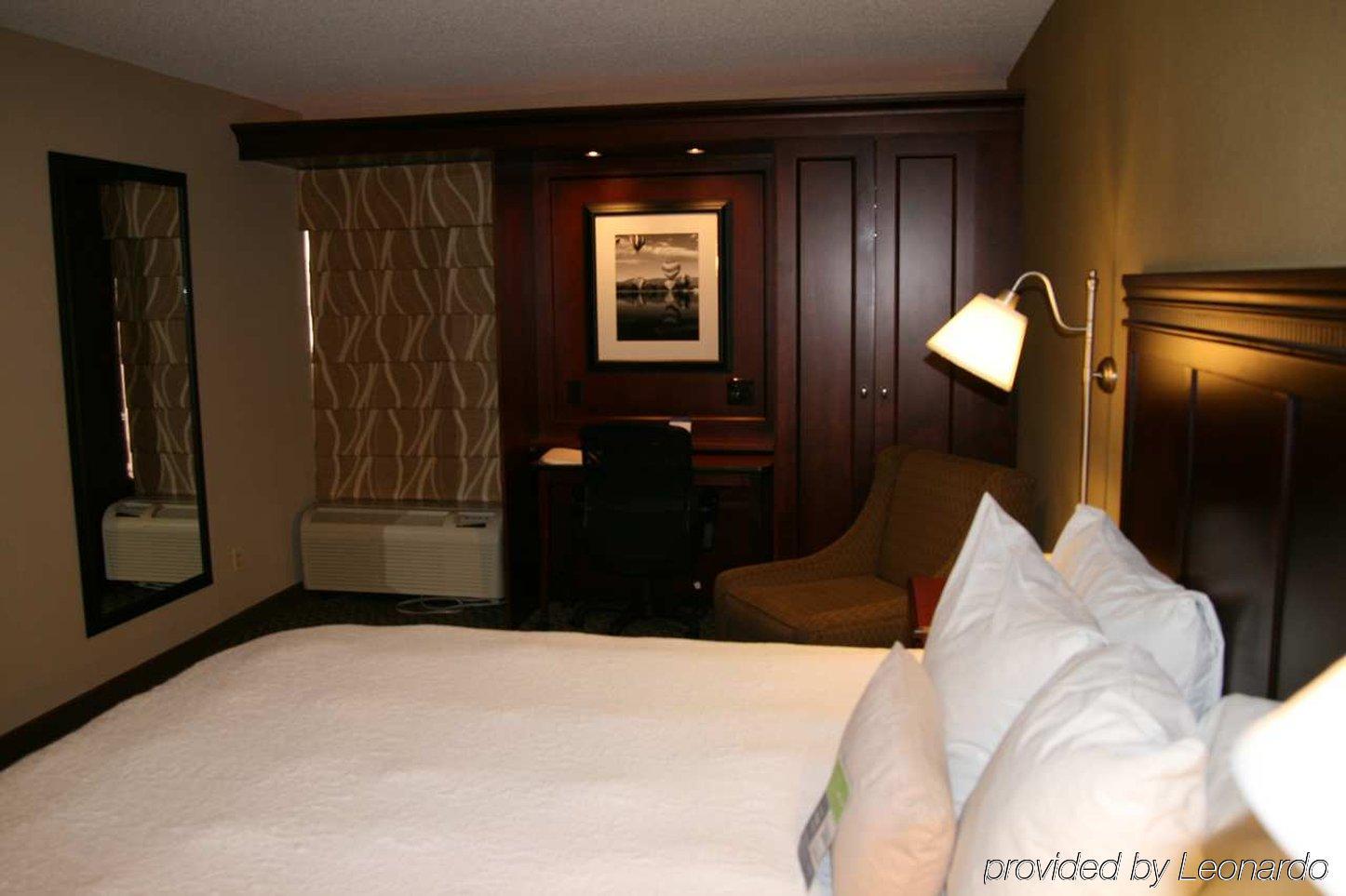 Spark By Hilton I 25 Hotel