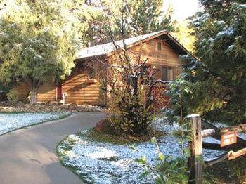 Streamside On Fall River Hotel 3*