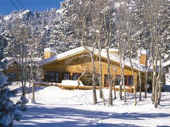 Streamside On Fall River Hotel
