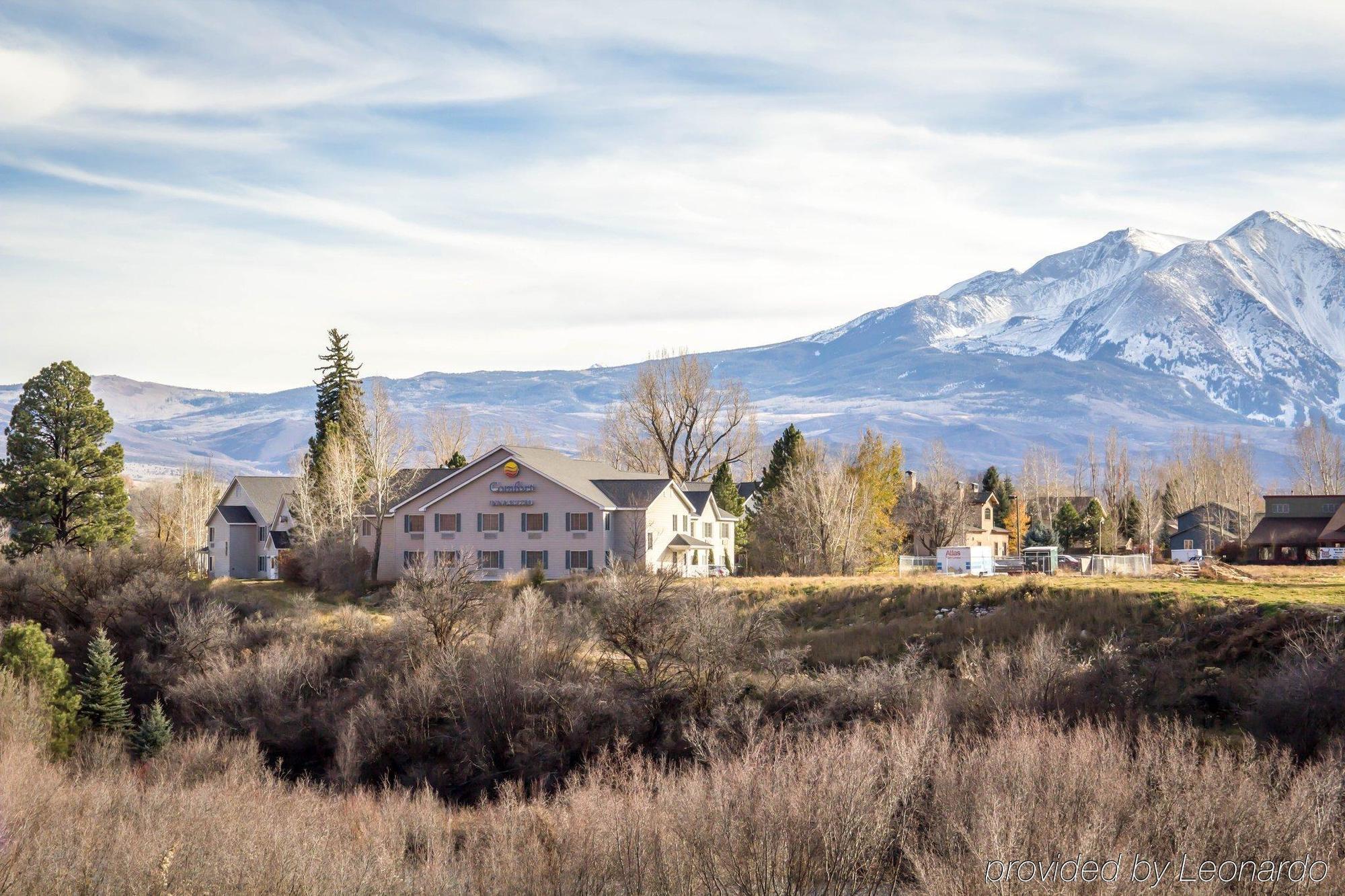 Comfort & On The Roaring Fork Hotel
