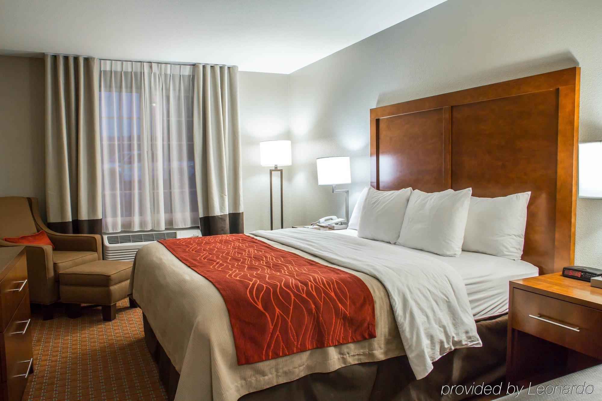 Comfort & On The Roaring Fork Hotel 2*