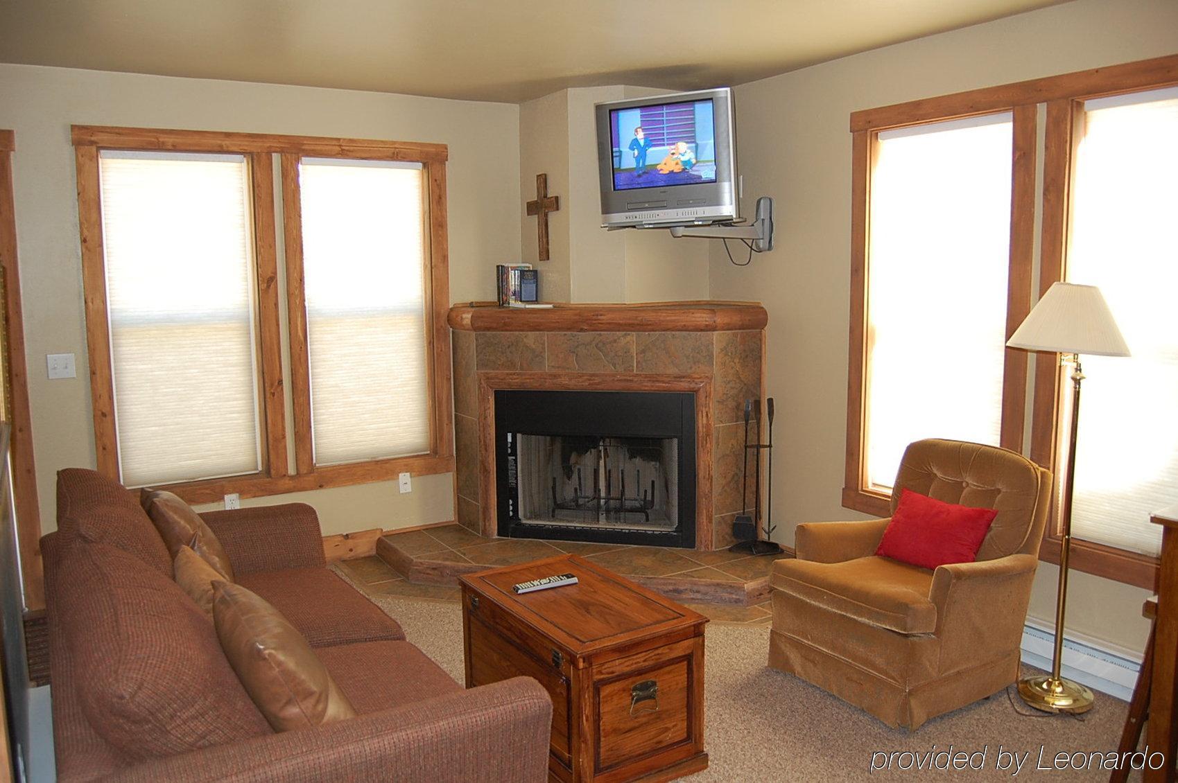 Hideaway Village 2*