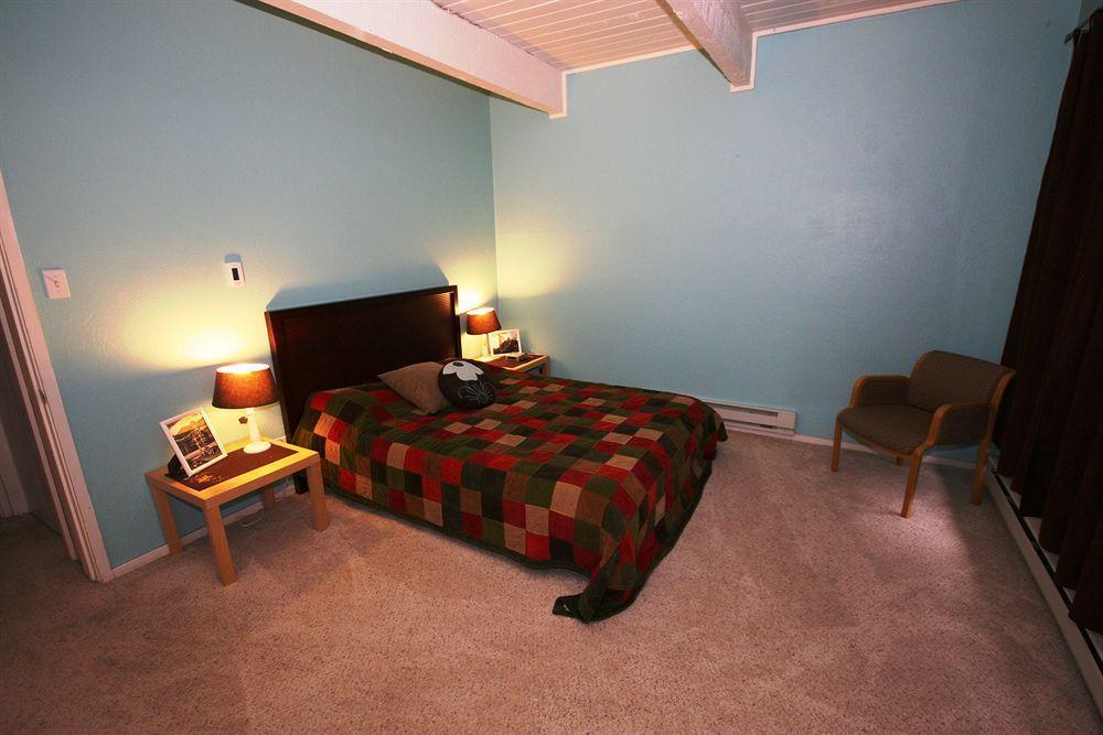 Apartment Crmr Slopeside Location *