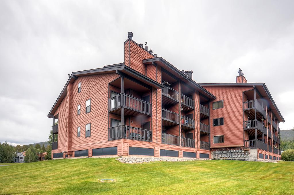 One-bedroom Mountainside D107 Apartment