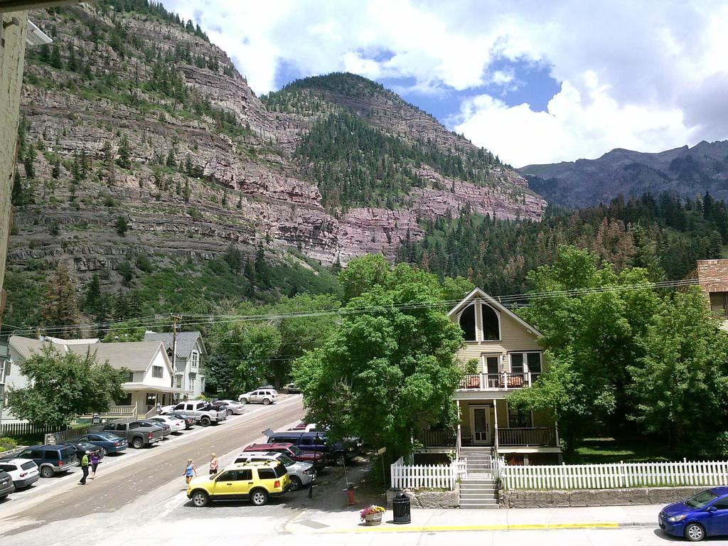 Columbus Hotel *