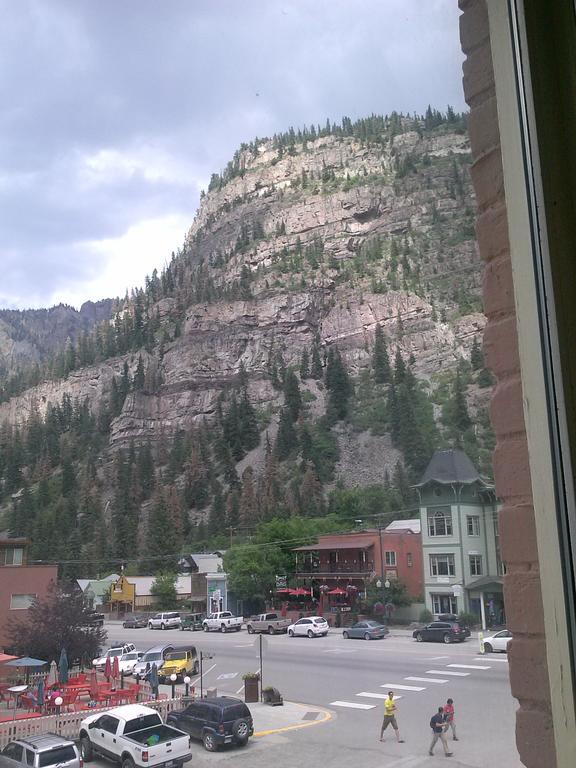 Columbus Hotel *