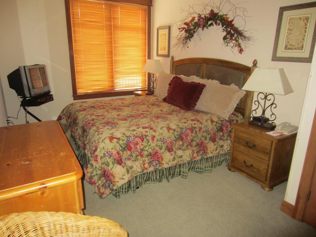 Hotel Center Village At