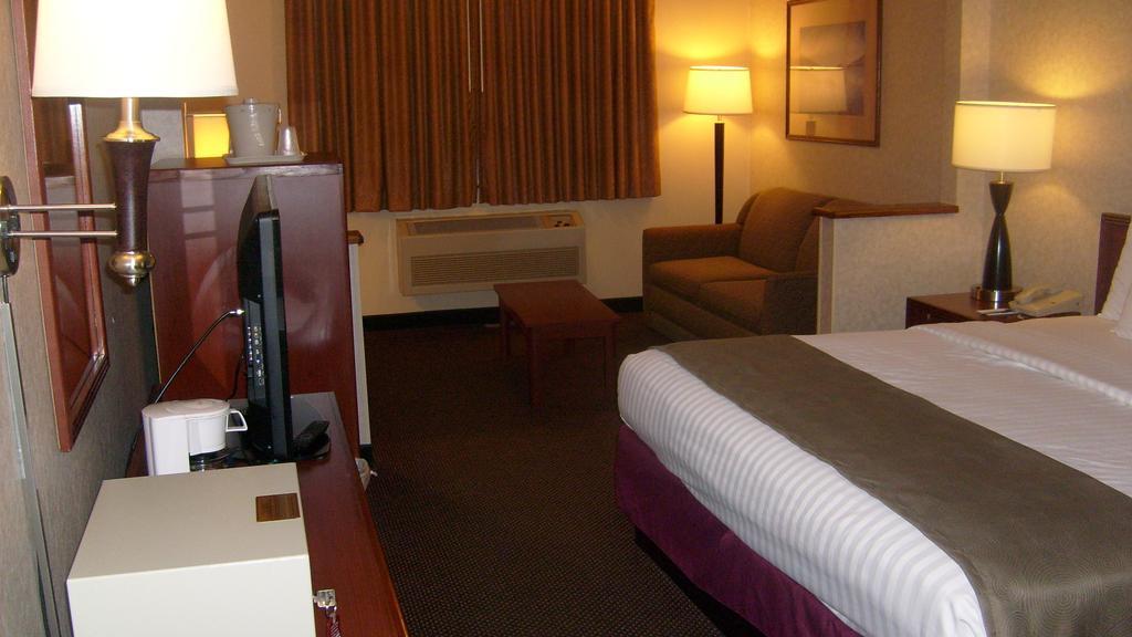 Hotel Baymont By Wyndham Golden/red Rocks