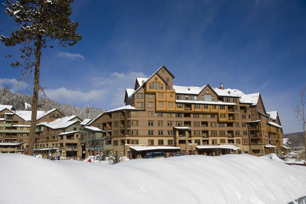 Lodge Zephyr Mountain