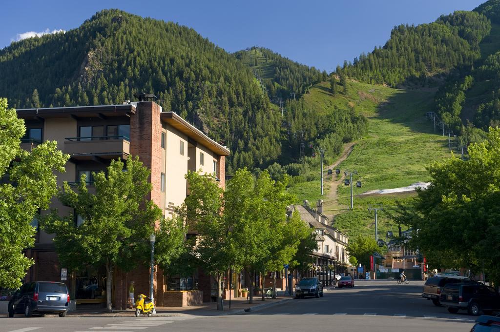 Square Condominium