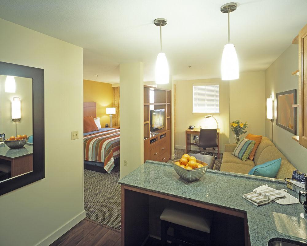 Hyatt House Airport 3*
