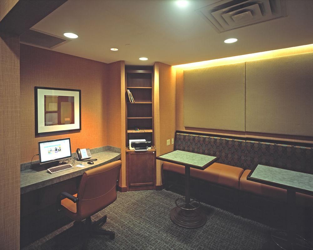 Hyatt House Airport Hotel 3*