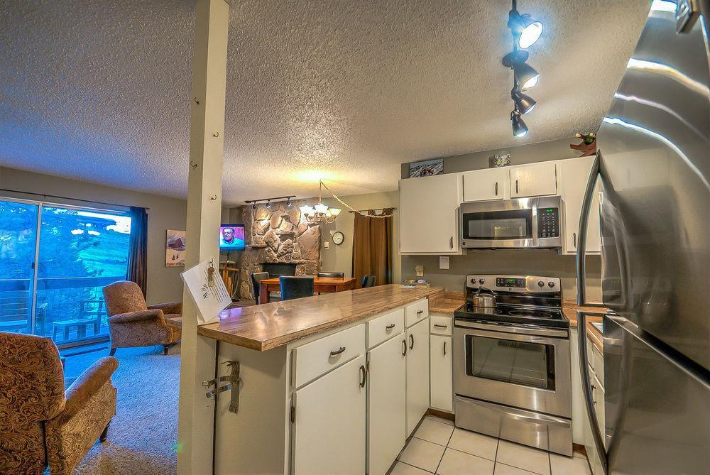 Storm Meadows East Slopeside Apartment *