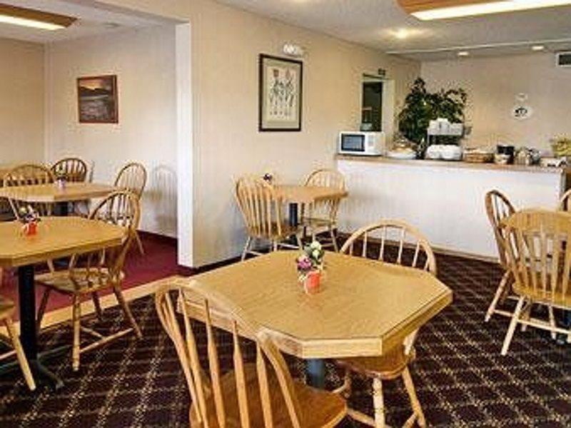 Hotel Super 8 By Wyndham Colorado 2*