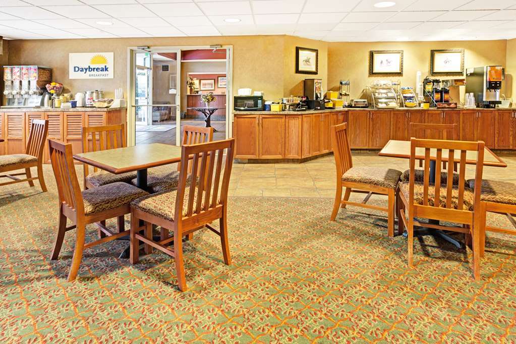Quality & - Collins Hotel