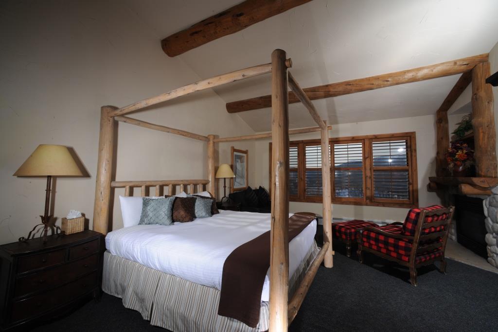 The At Lodge