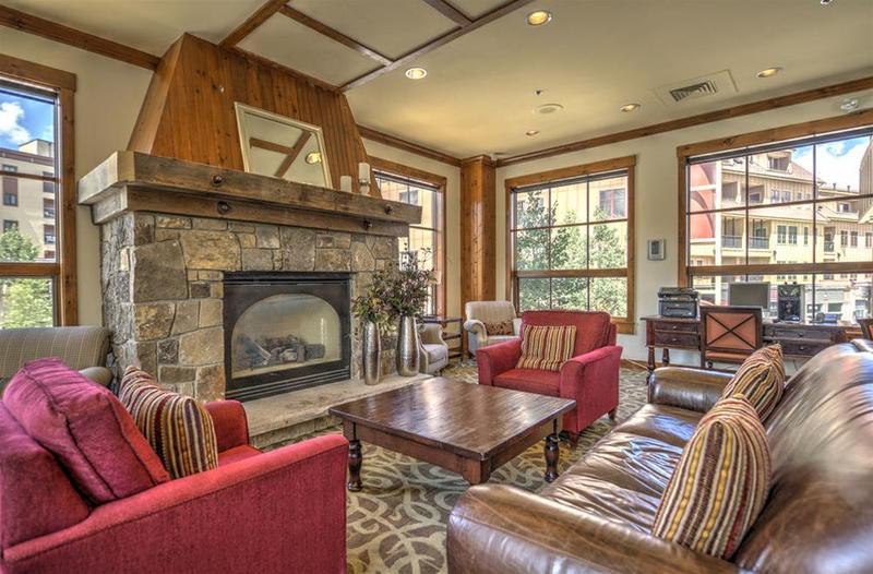 Water House On Main Street Apartment *