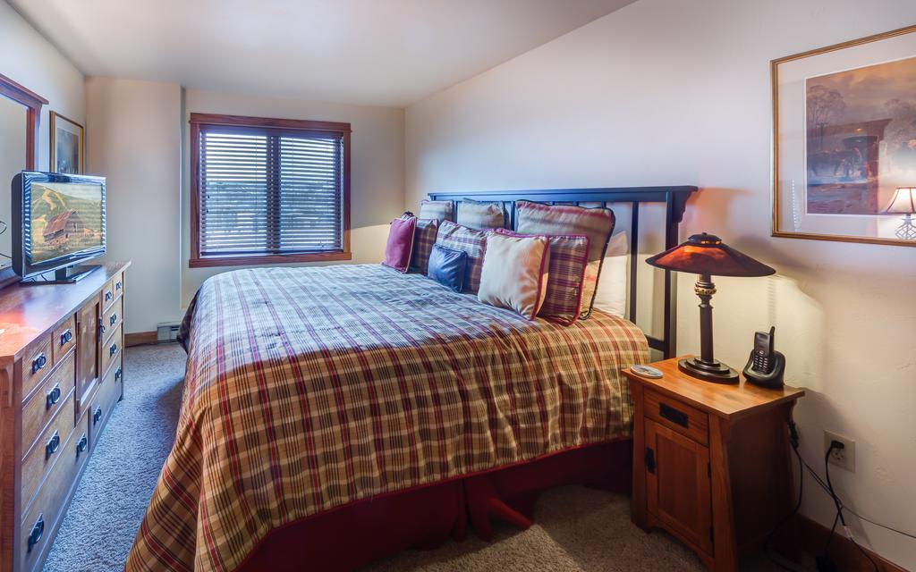 Bear Claw 412 - Ski-in Ski-out Condo!